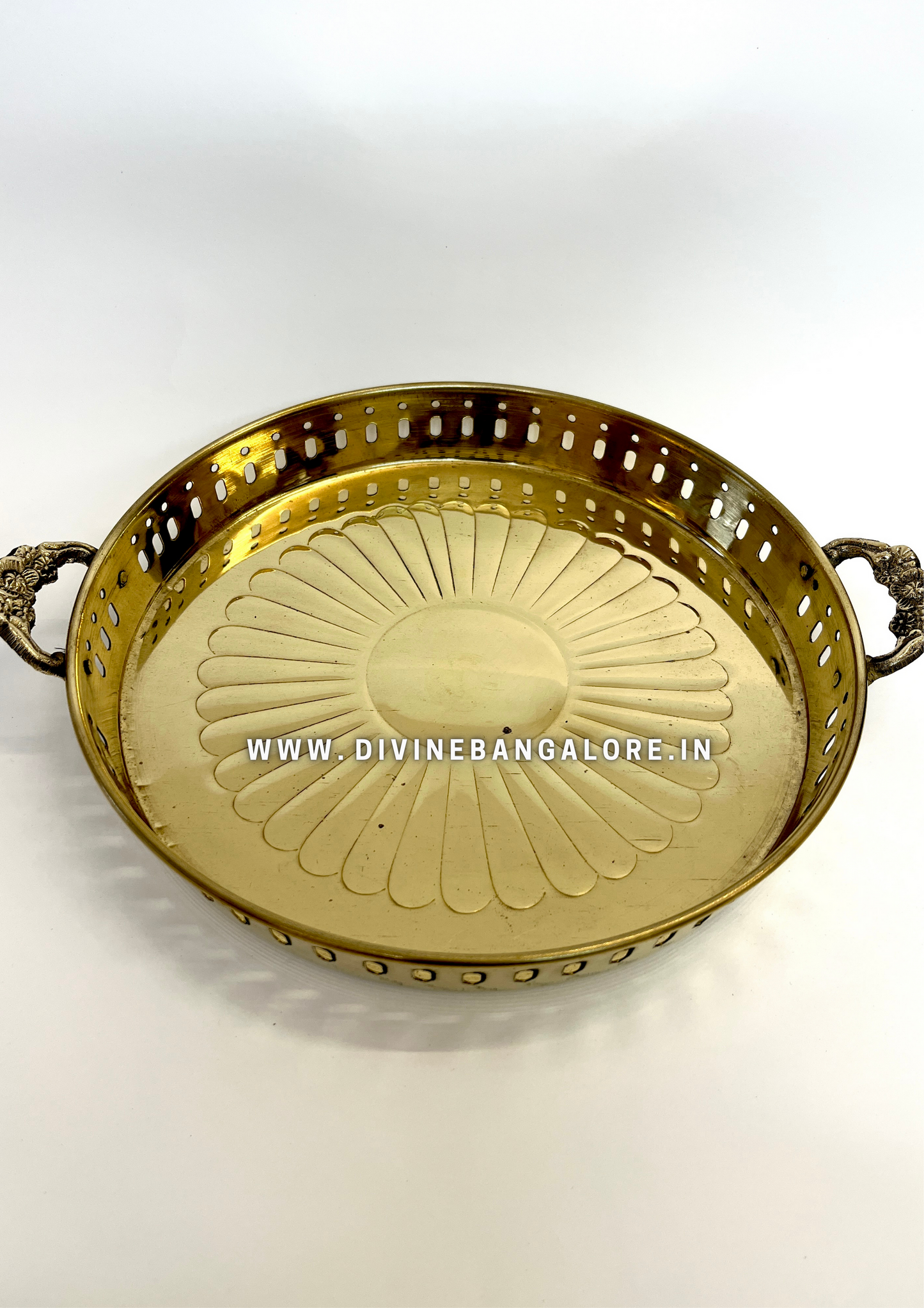 Home Décor/Pooja Brass Thali/Tray with handle