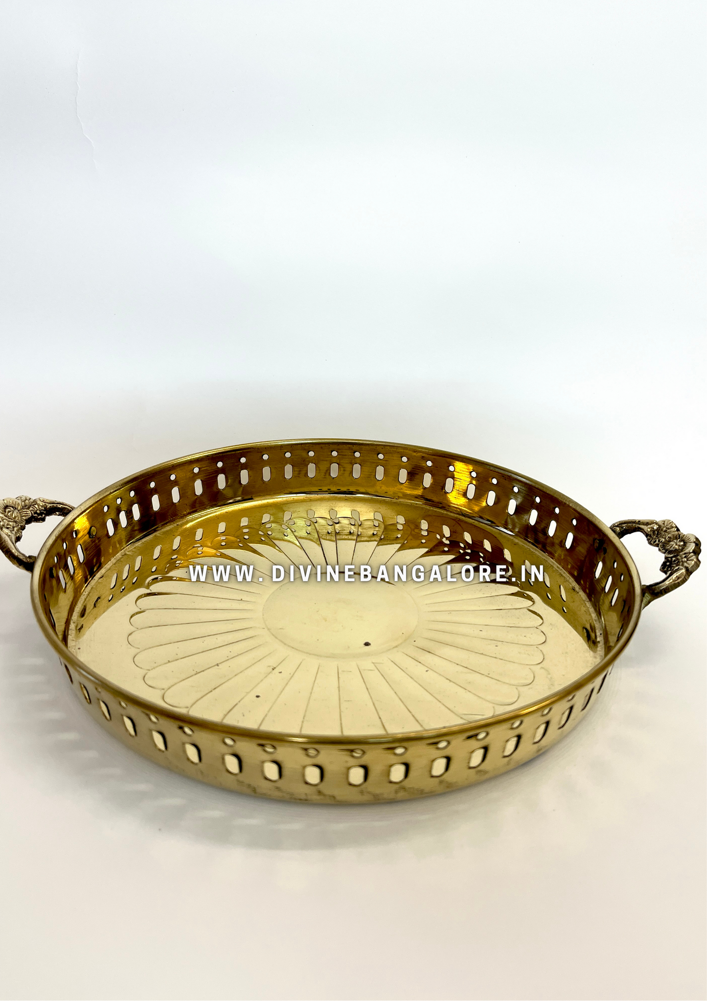 Home Décor/Pooja Brass Thali/Tray with handle